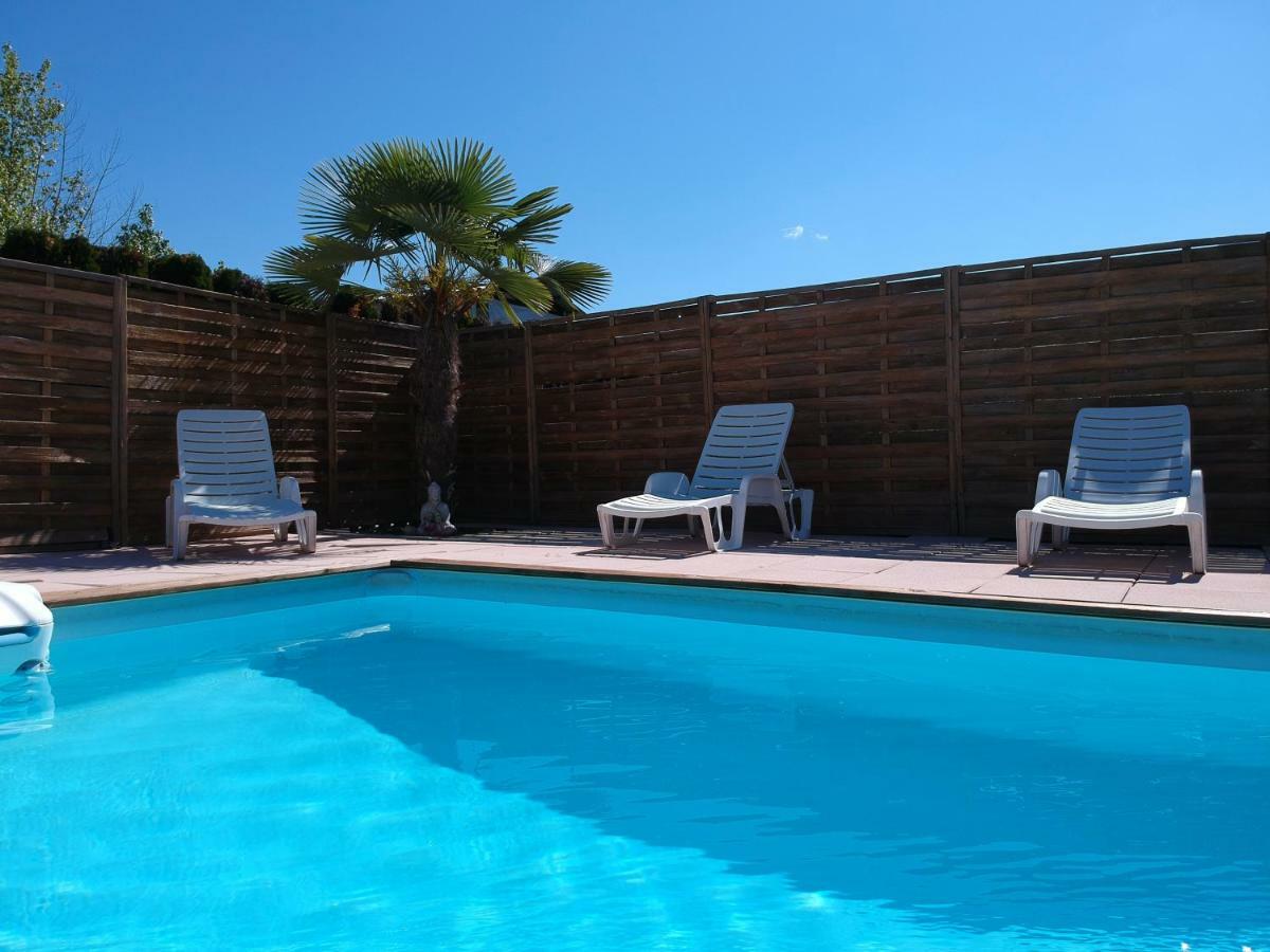 De La Condamine Apartment